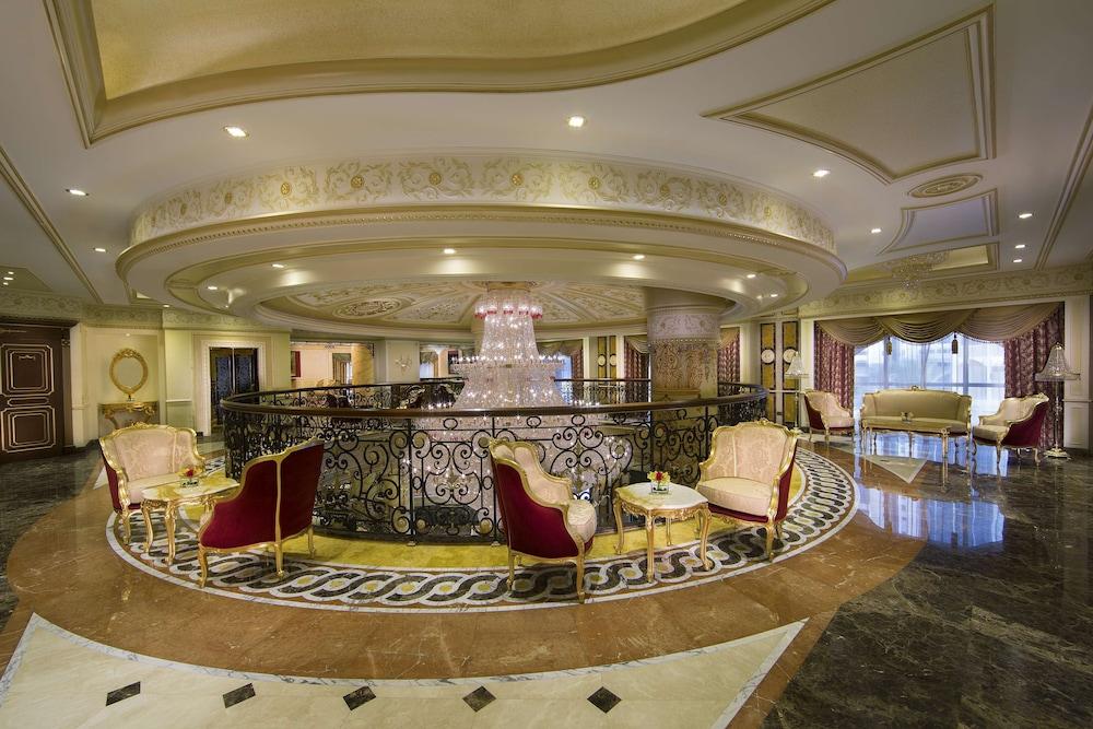 Royal Rose Abu Dhabi, a Curio Collection by Hilton Affiliated Hotel — 3