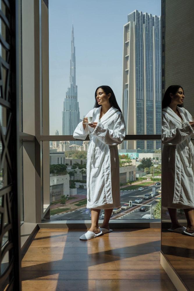 FOUR SEASONS HOTEL DUBAI INTERNATIONAL FINANCIAL CENTRE — 6