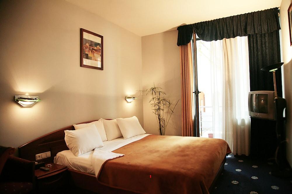 Ararat Hotel — 10