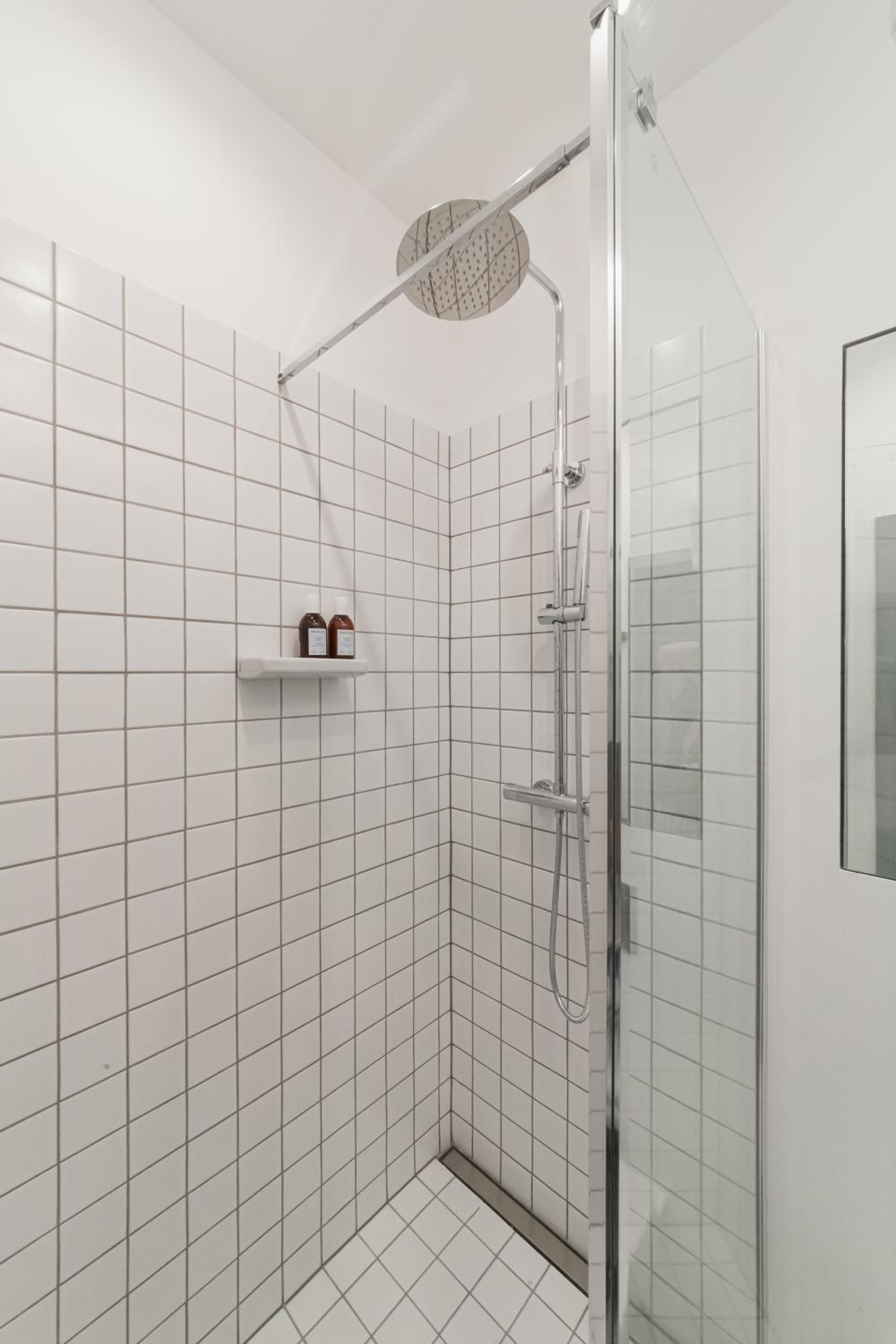 Corner Hotel 1058848 — 10