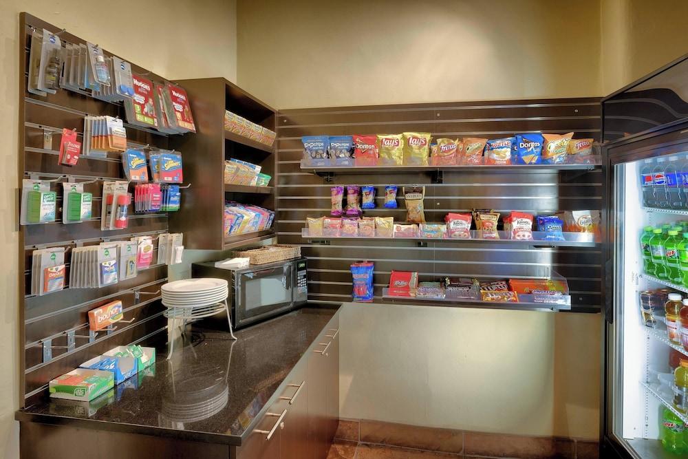 Courtyard by Marriott Albuquerque — 7