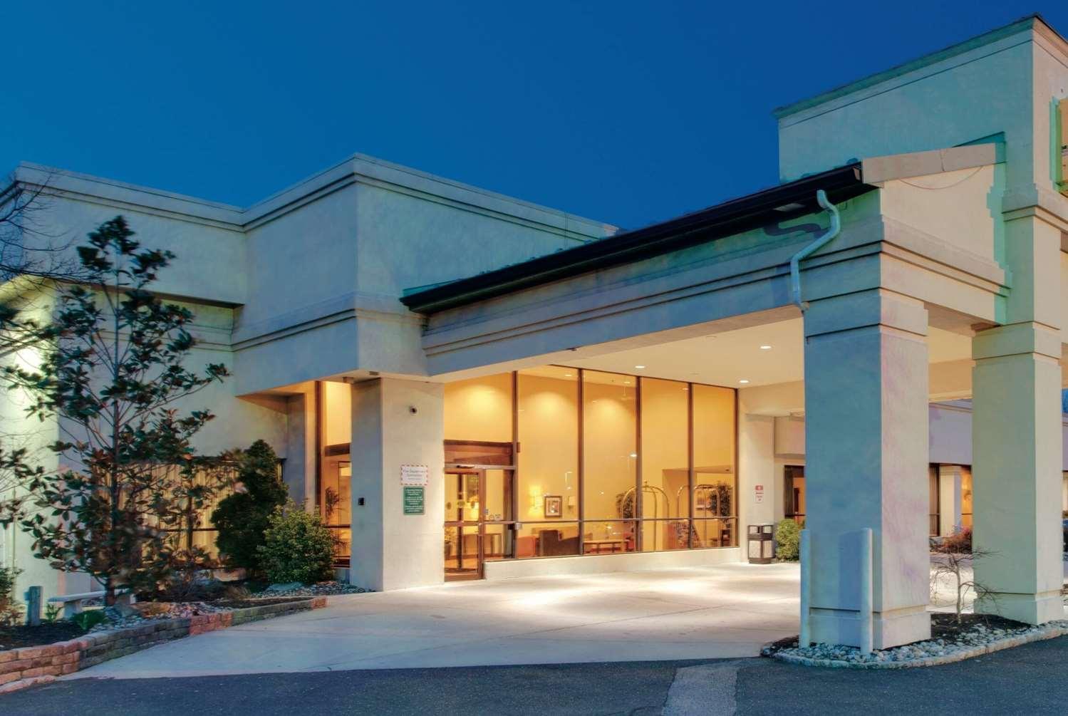 Ramada by Wyndham Fairfield NJ — 2