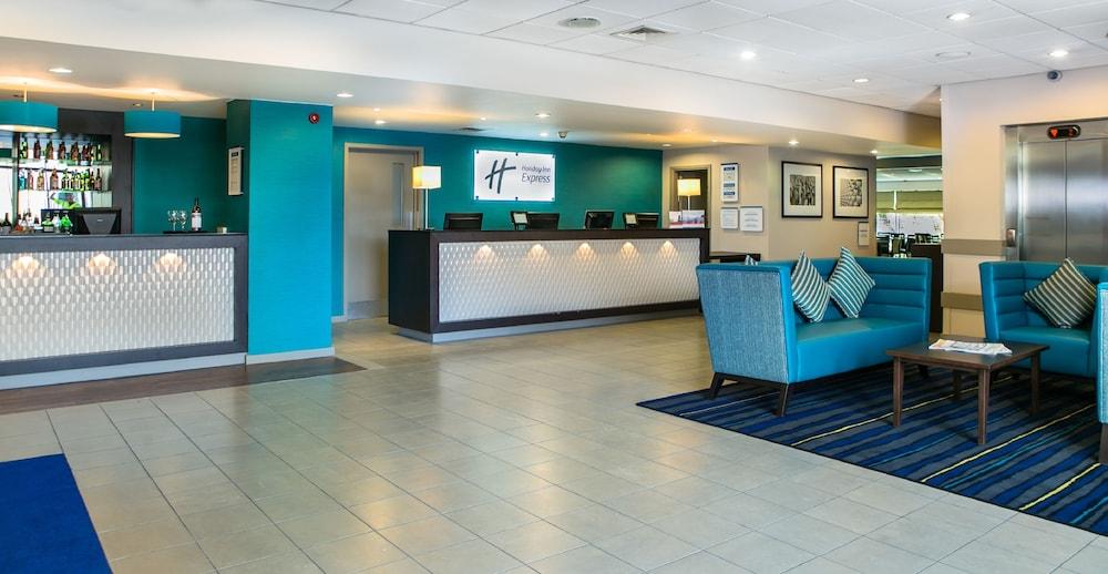 Holiday Inn Express Manchester Airport — 7