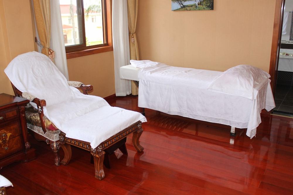 Madagascar Golden Peacock Hotel — 10