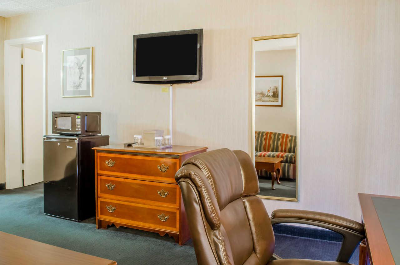 Quality Inn & Suites Burnham, PA — 8