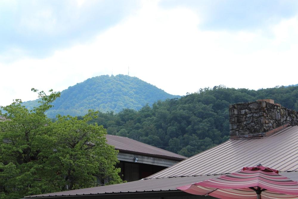 GREAT SMOKIES INN CHEROKEE — 10