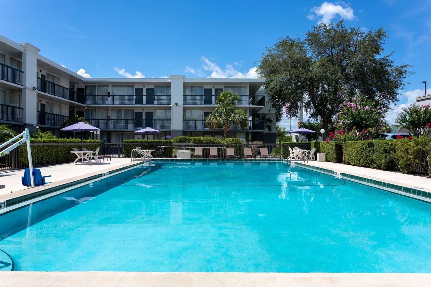 Ramada by Wyndham Altamonte Springs Near I-4 — 4