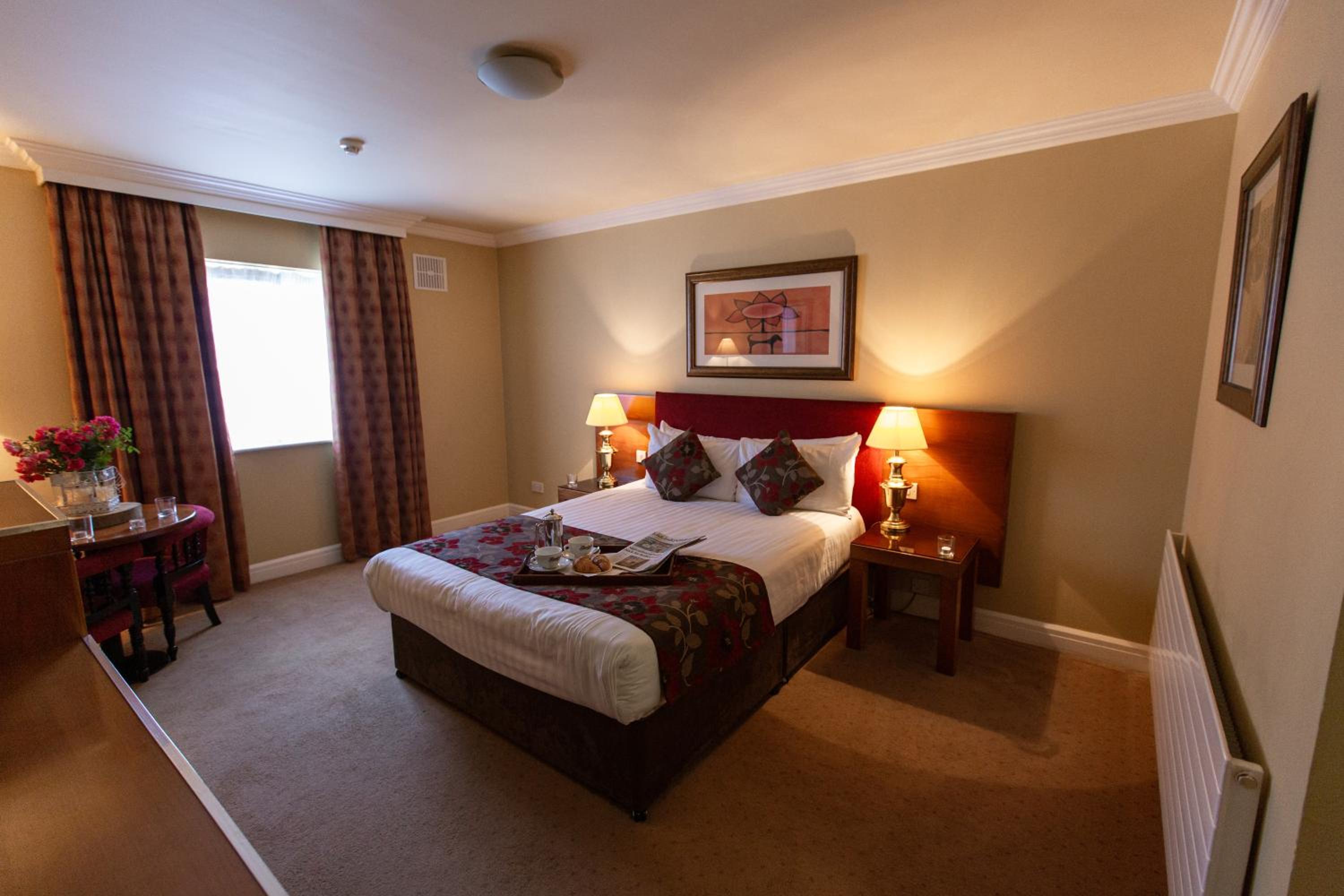 HAMLET COURT HOTEL 97549 — 3
