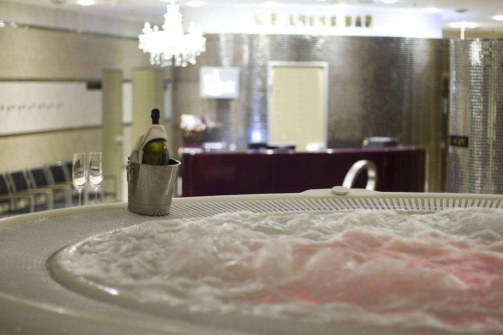 DIVINUS HOTEL — 9