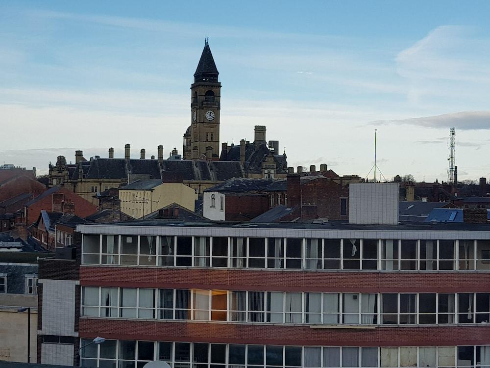 Holiday Inn Express Wakefield — 2