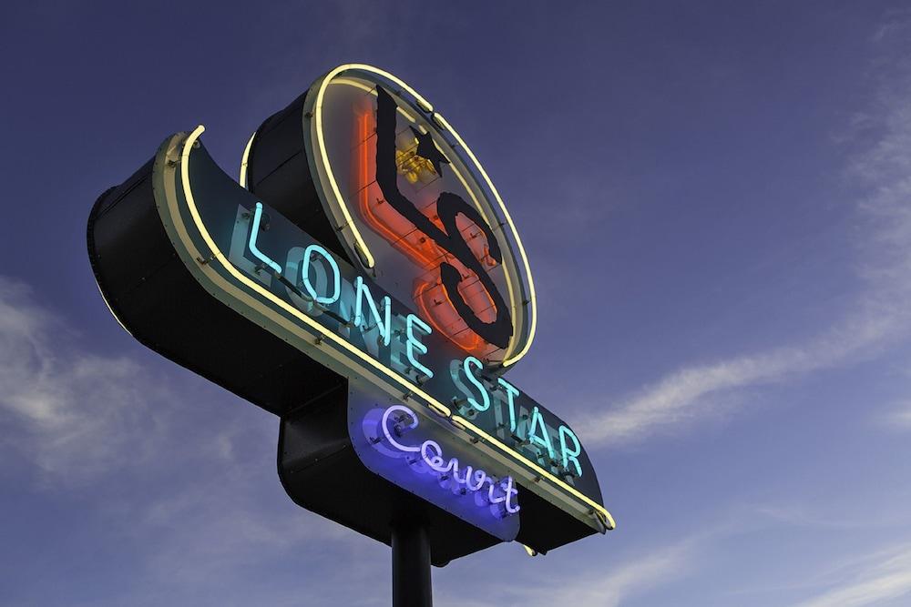 Lone Star Court A Valencia Hotel — 2