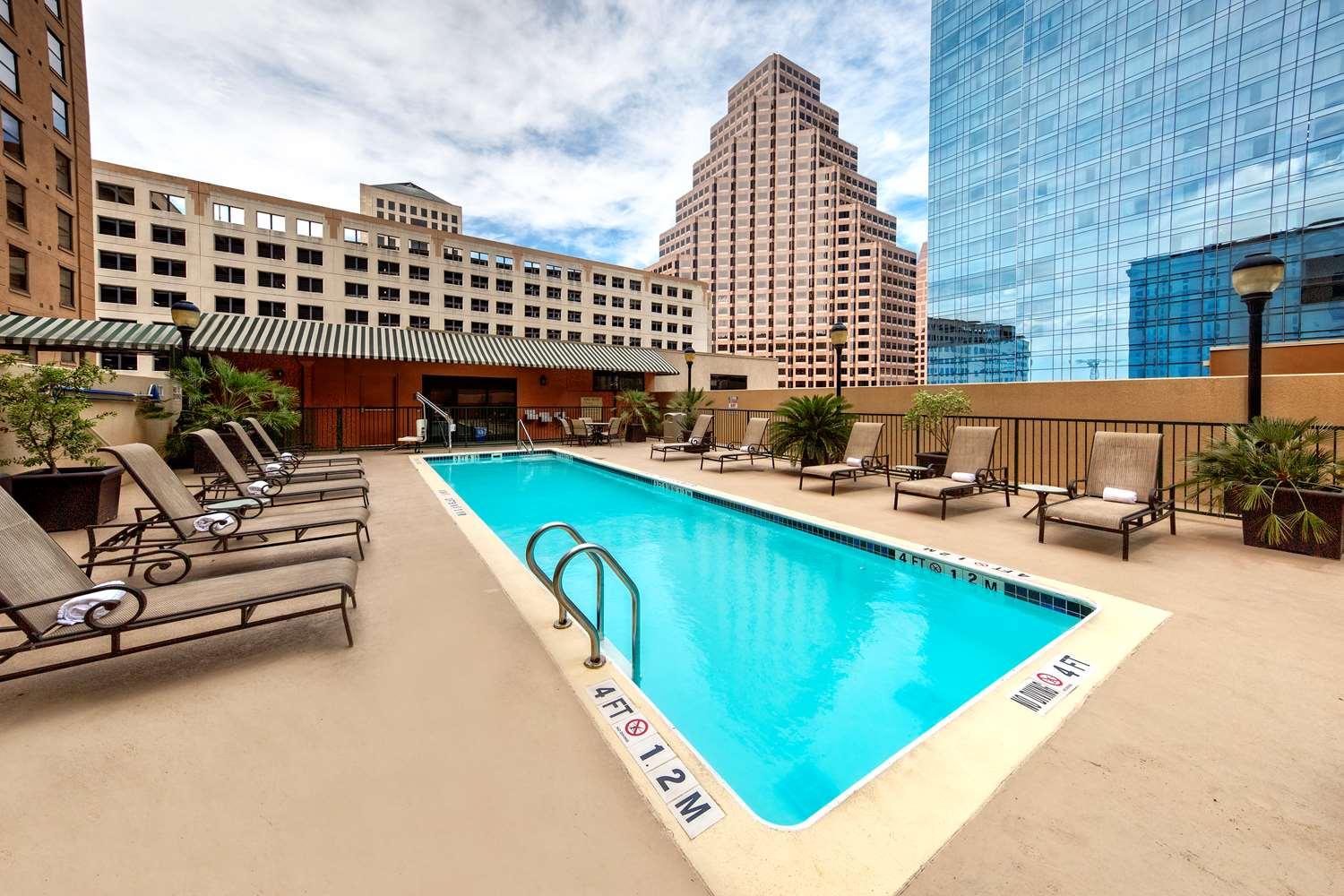 Hampton Inn & Suites Austin-Downtown — 7