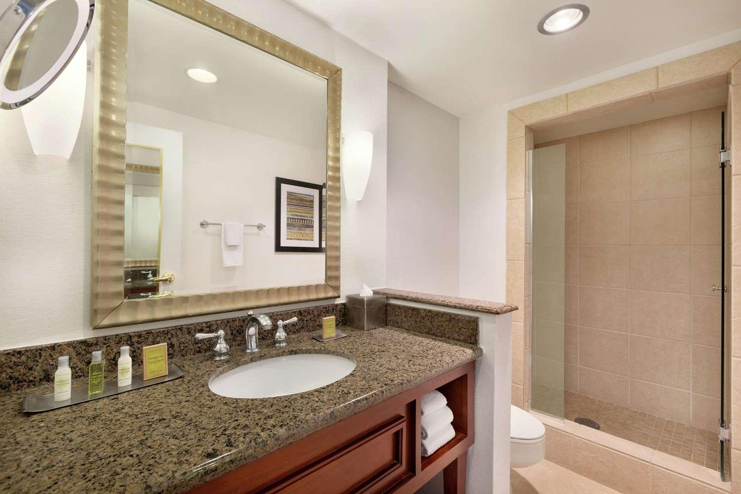 DoubleTree by Hilton Hotel Albuquerque — 4