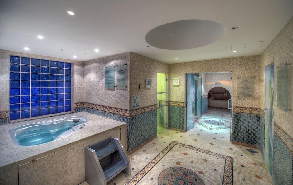 Holiday Inn Al Khobar — 9