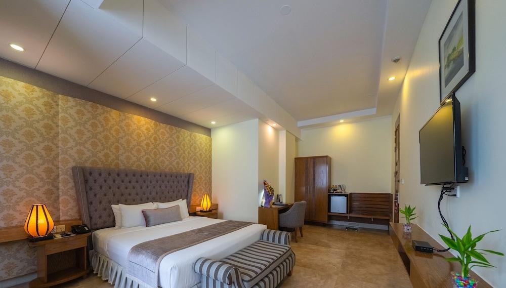ASCOTT PALACE HOTEL 1073598 — 6