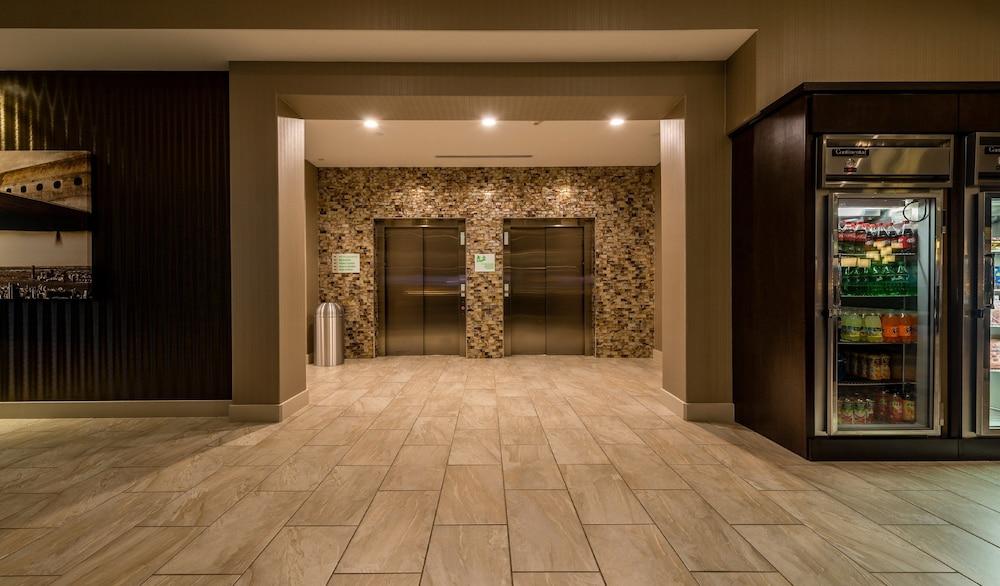 Holiday Inn Austin Airport — 8