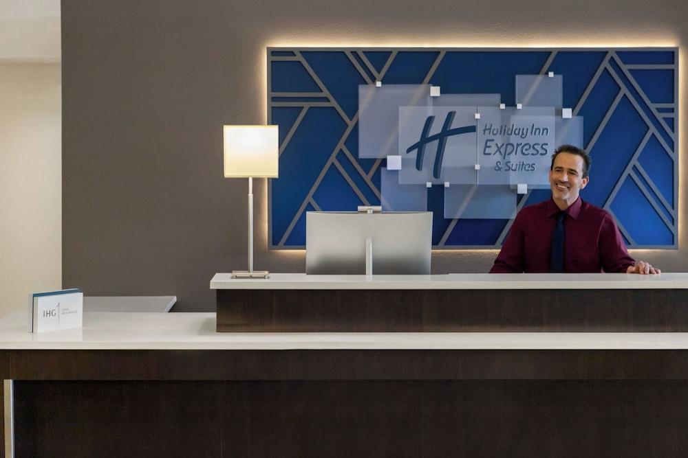HOLIDAY INN EXPRESS SUITES COLORADO SPRINGS CENTRAL — 9