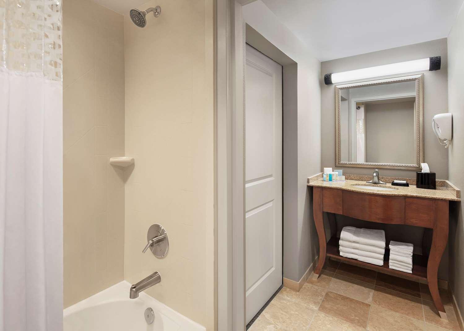 Hampton Inn & Suites Alexandria Old Town Area South — 3