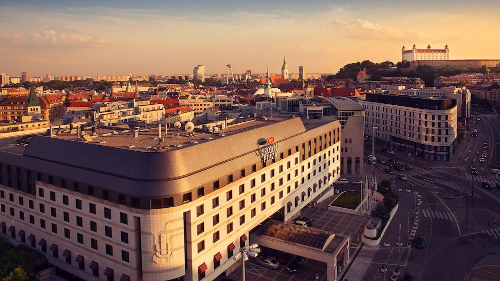 CROWNE PLAZA BRATISLAVA — 3