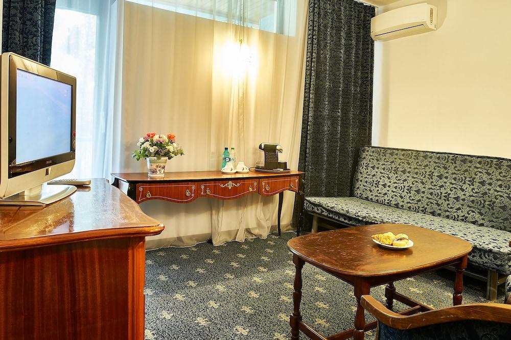 CONTINENTAL HOTEL — 7