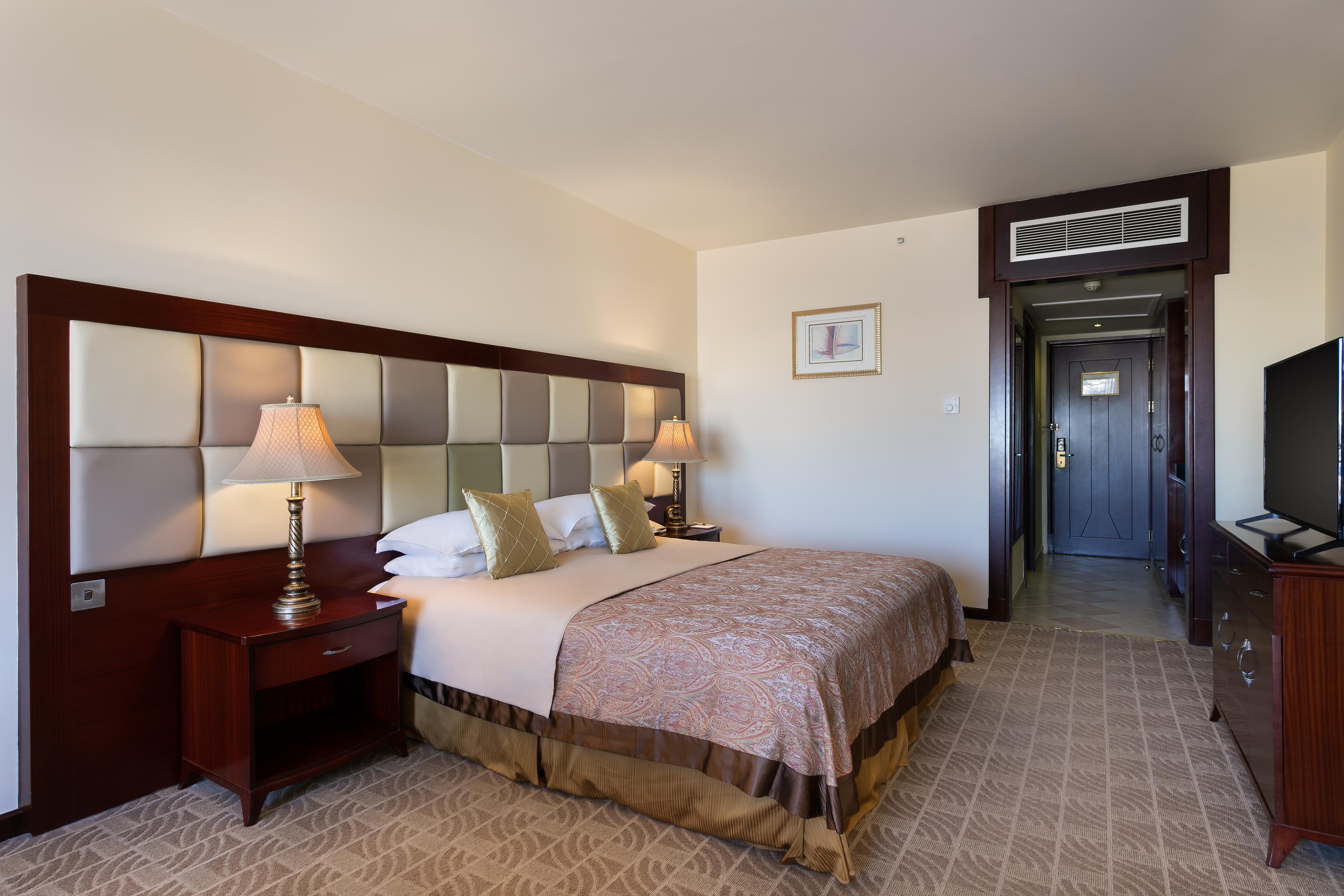 Grand Hotel Excelsior 97209 — 9