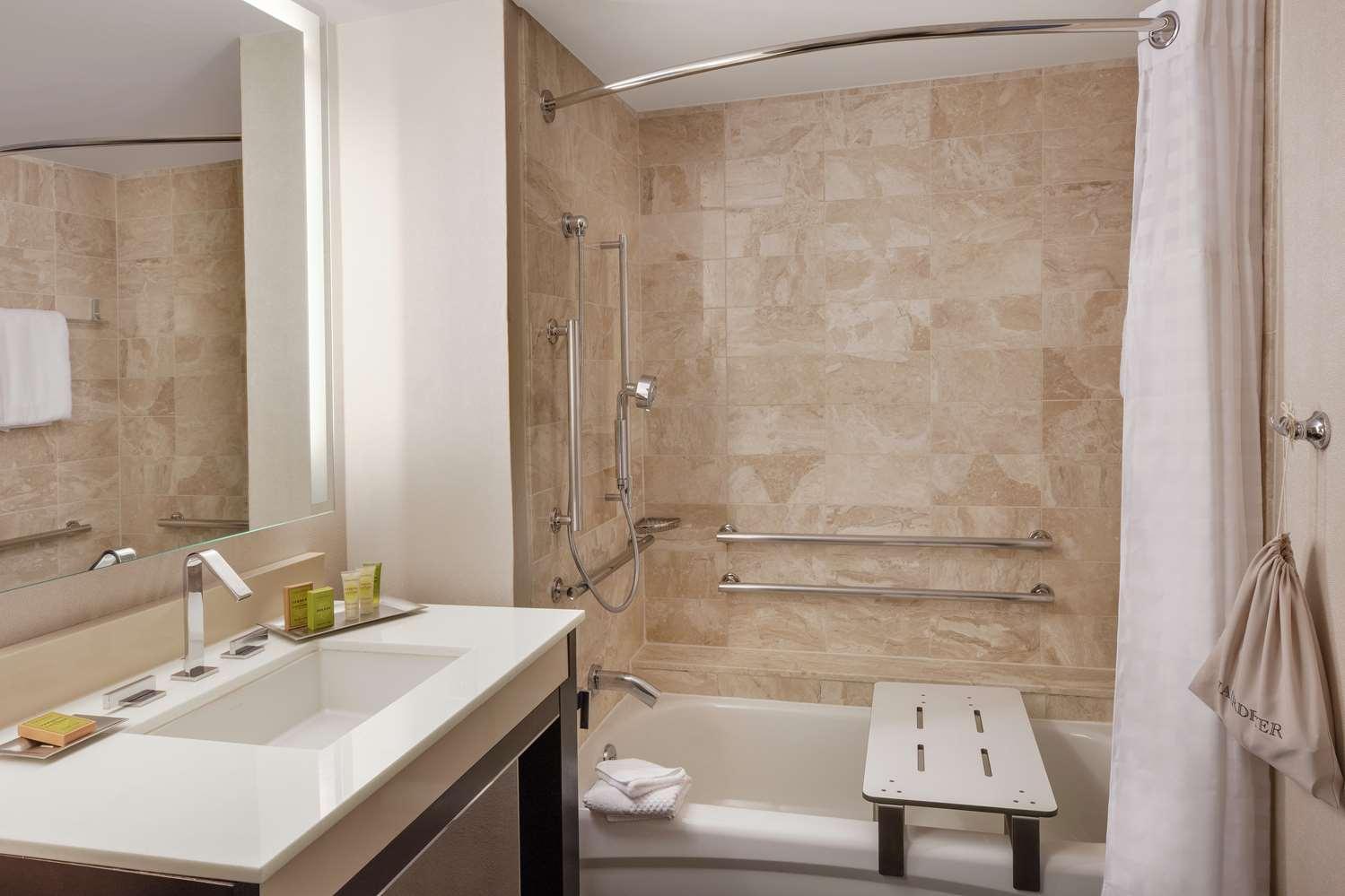 Hilton Alexandria Old Town