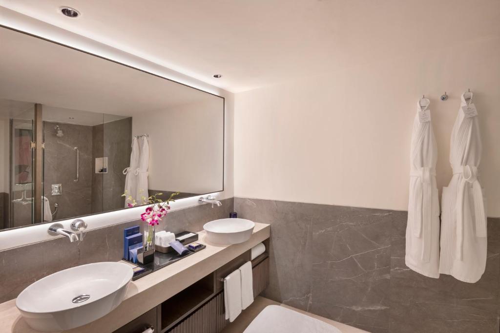 The Oberoi Mumbai 12184 — 8
