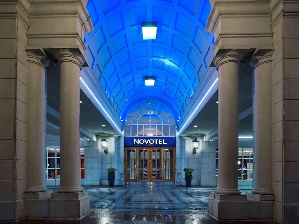 Novotel Toronto Centre 3234 — 6