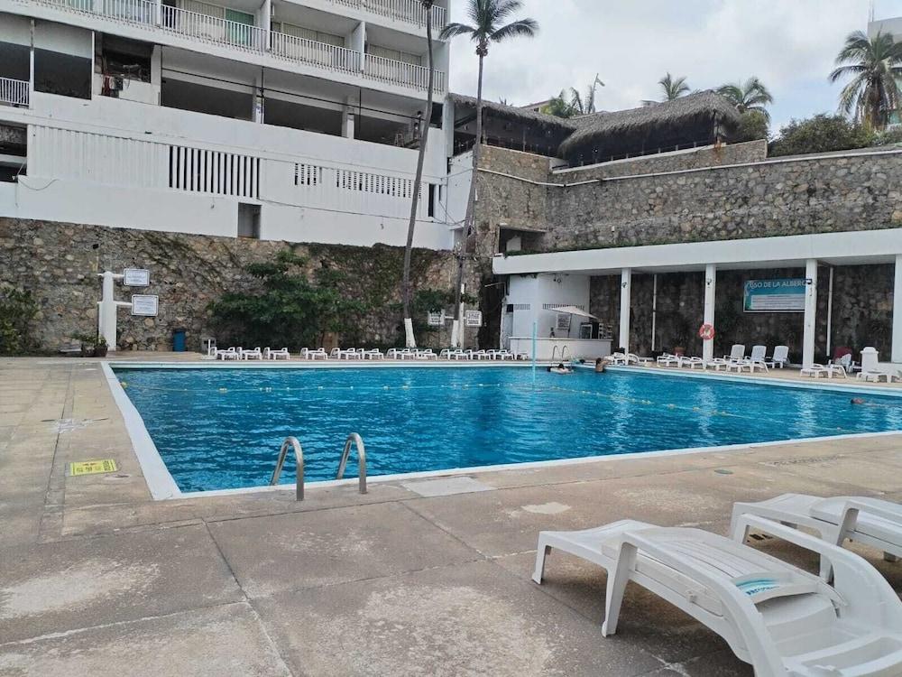 El Presidente Acapulco — 5