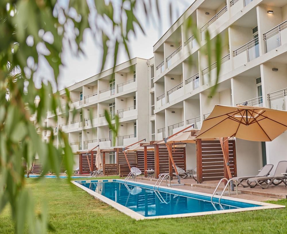 The Long Beach Hotel Montenegro 1061018 — 1
