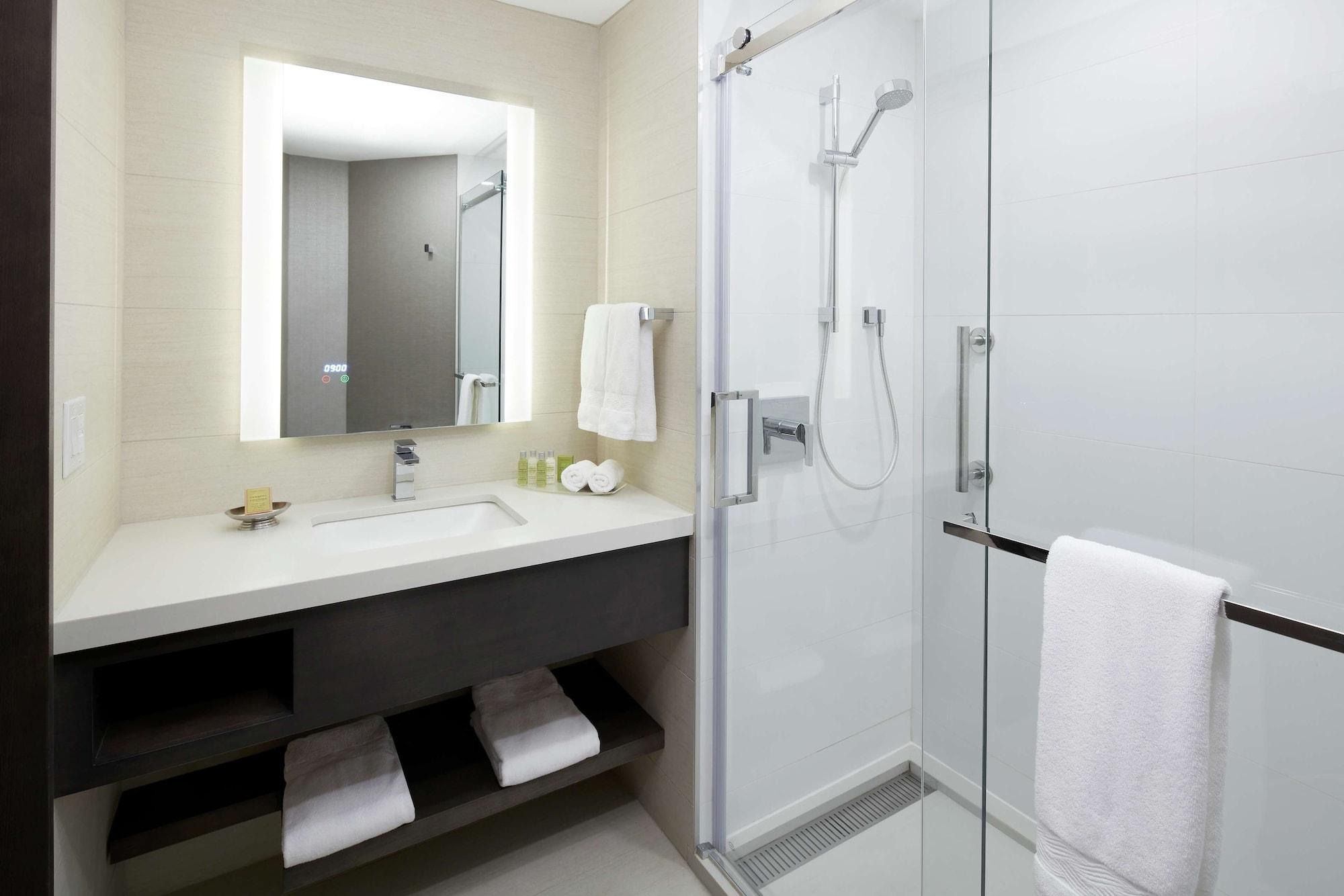 DoubleTree by Hilton Montreal — 7