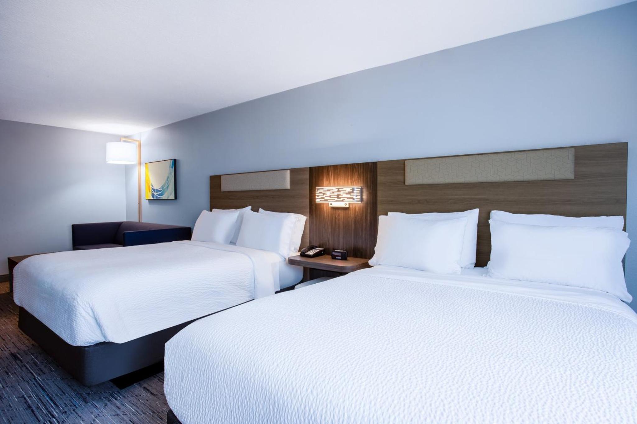 Holiday Inn Express & Suites Bradenton East-Lakewood Ranch — 10