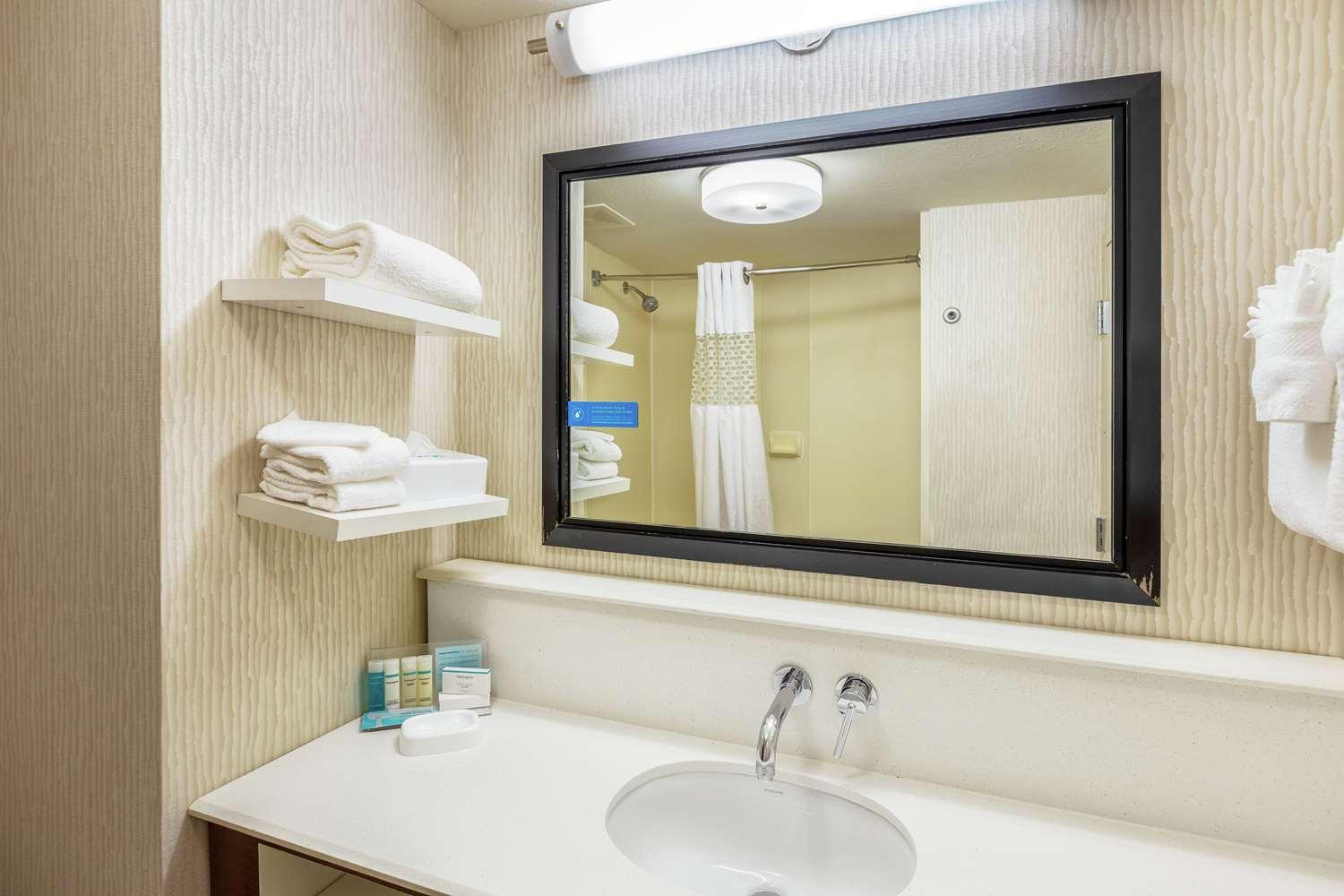 HAMPTON INN AND SUITES AUSTIN AIRPORT