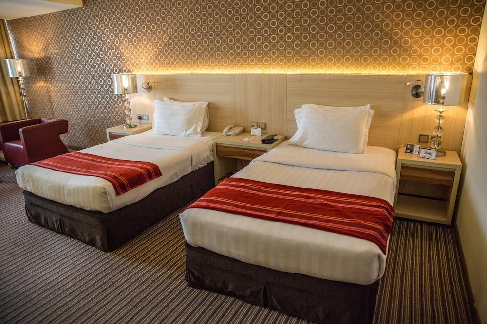 Saffron Boutique Hotel — 8