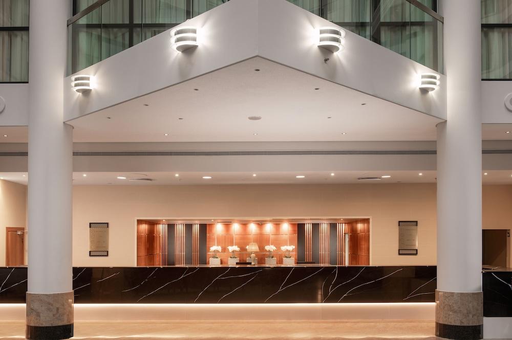 SOFITEL LONDON GATWICK — 9