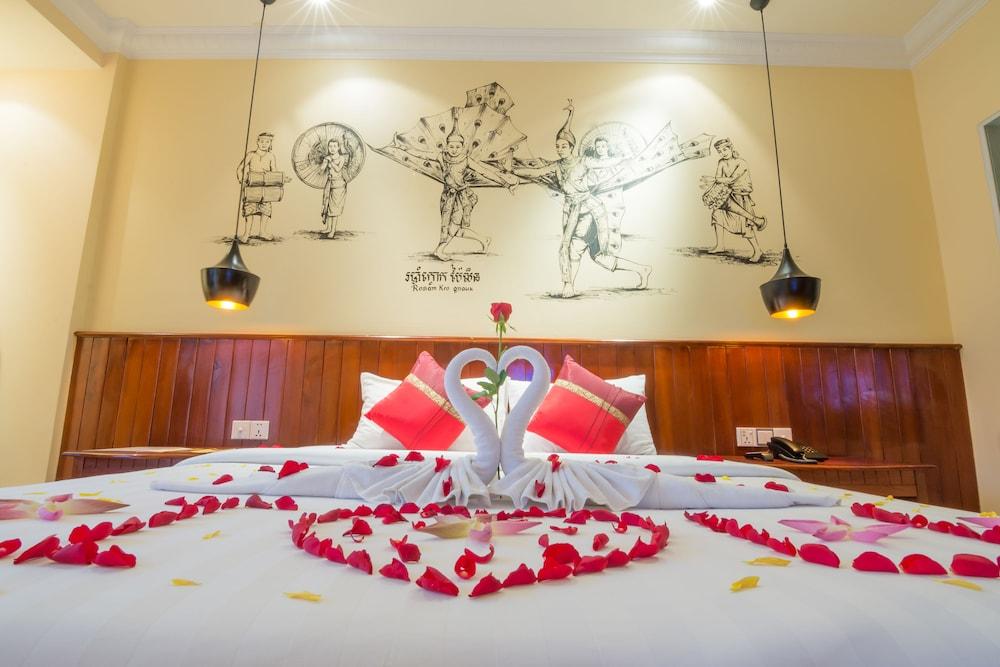 ANGKOR HOLIDAY HOTEL — 4