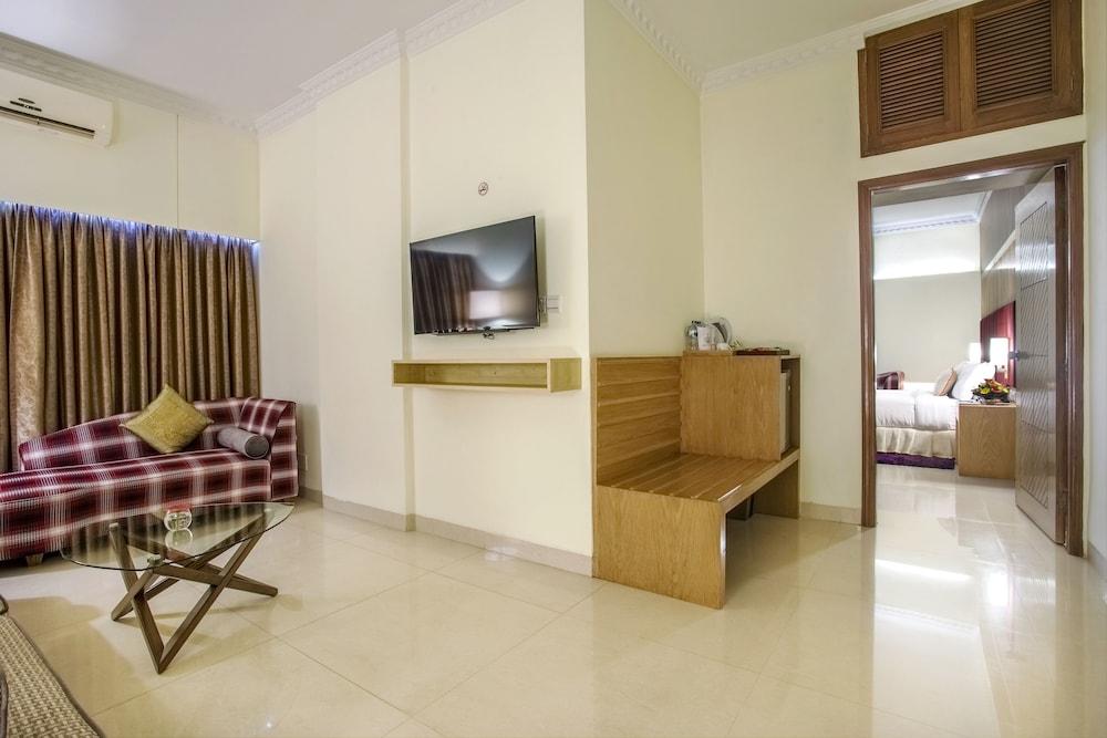 ASCOTT PALACE HOTEL 1073598 — 2