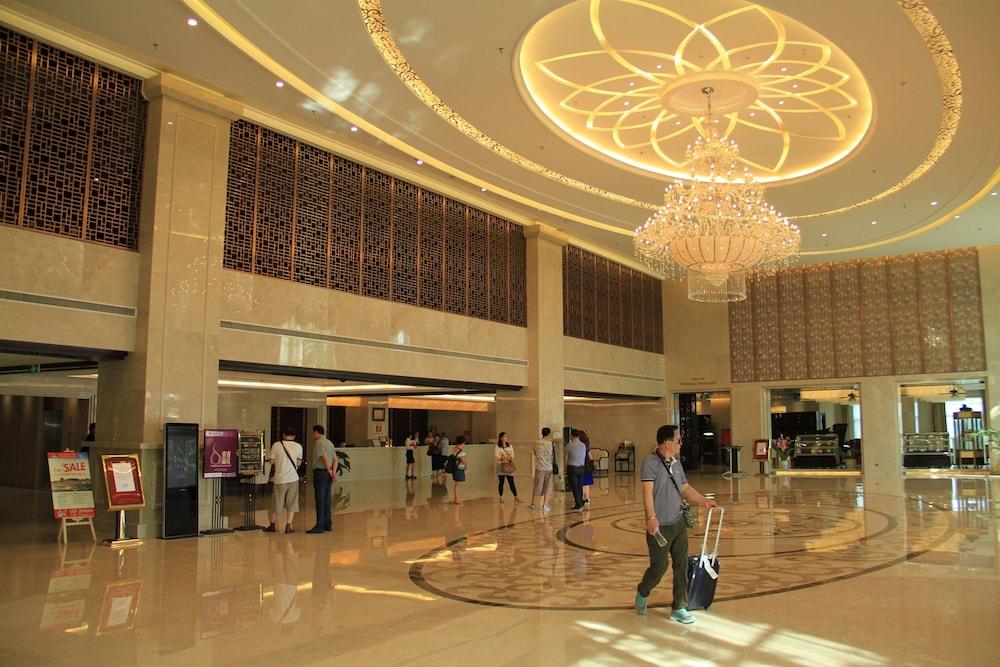 Don Chan Palace Hotel & Convention — 7