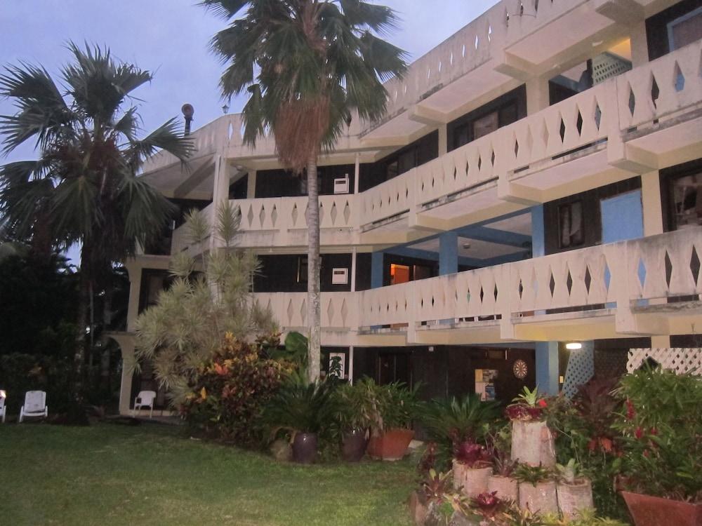 Raina Beach Apartments — 10