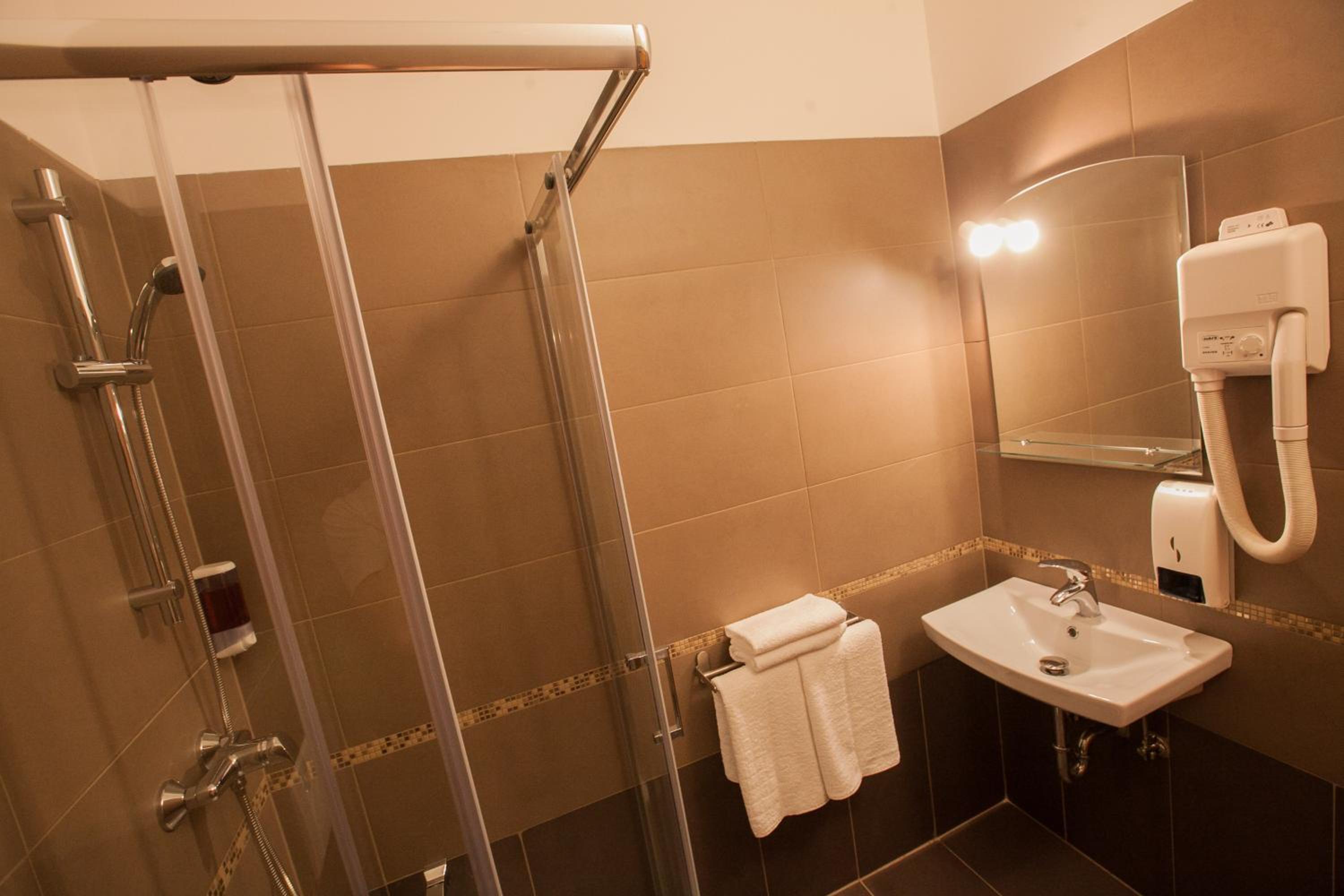 Hotel Center 1105298 — 5