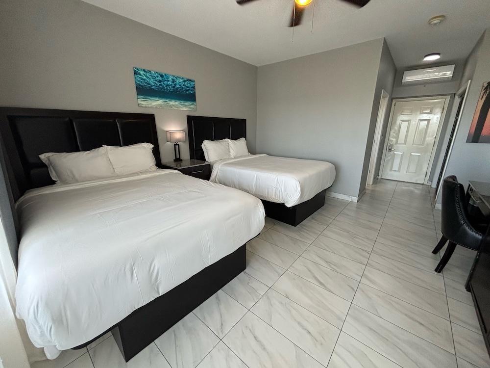 Grace Bay Suites — 10