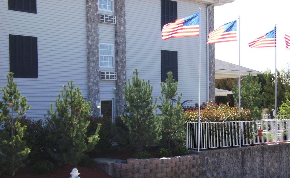 All American Inn and Suites — 3