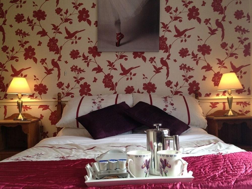 Plumpton Court — 8