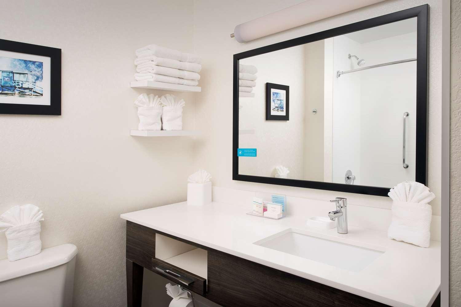 Hampton Inn & Suites Anaheim - Garden Grove — 2