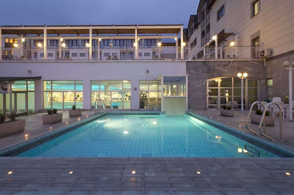 HABAKUK HOTEL 940385 — 4