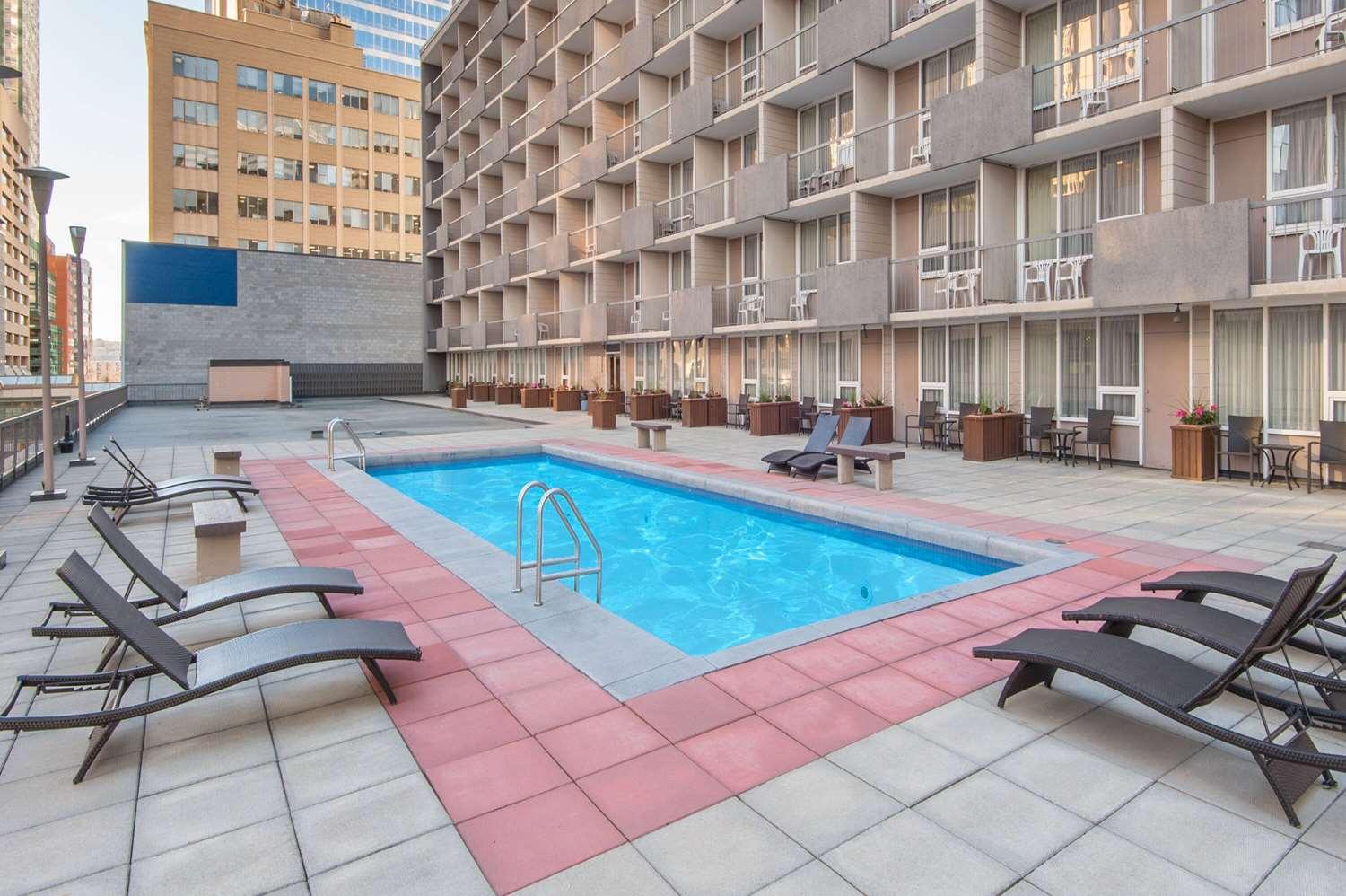 Ramada Plaza By Wyndham Calgary Downtown 83786 — 4