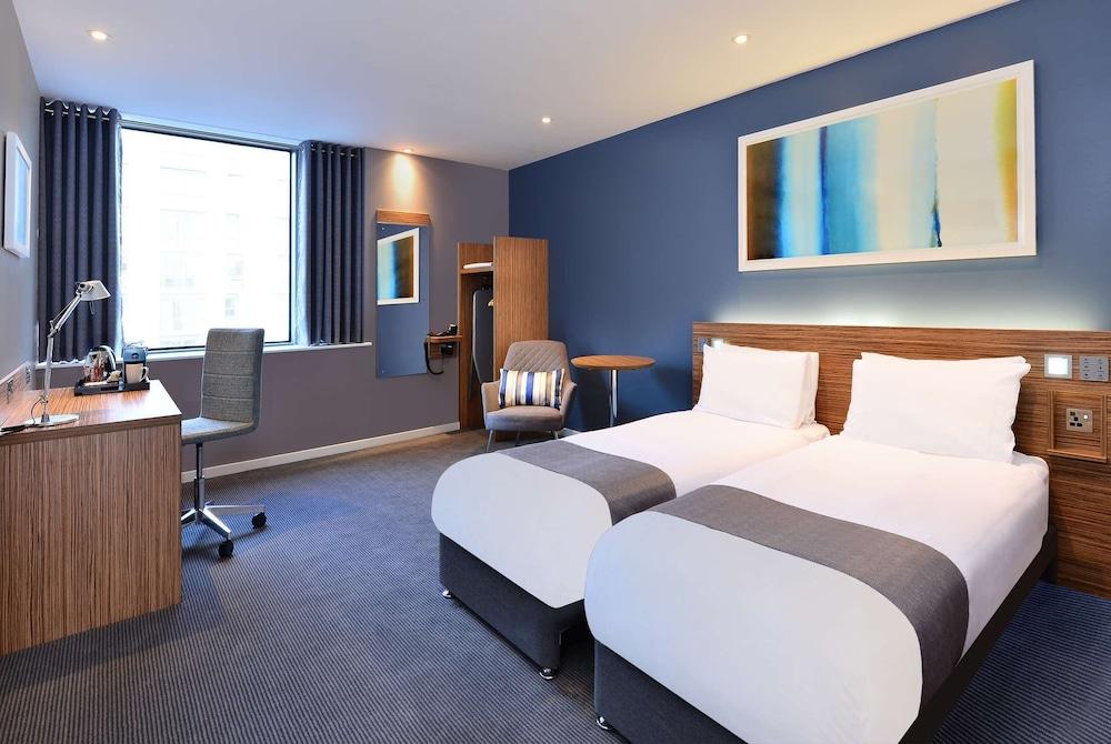 Travelodge Edinburgh Central — 9