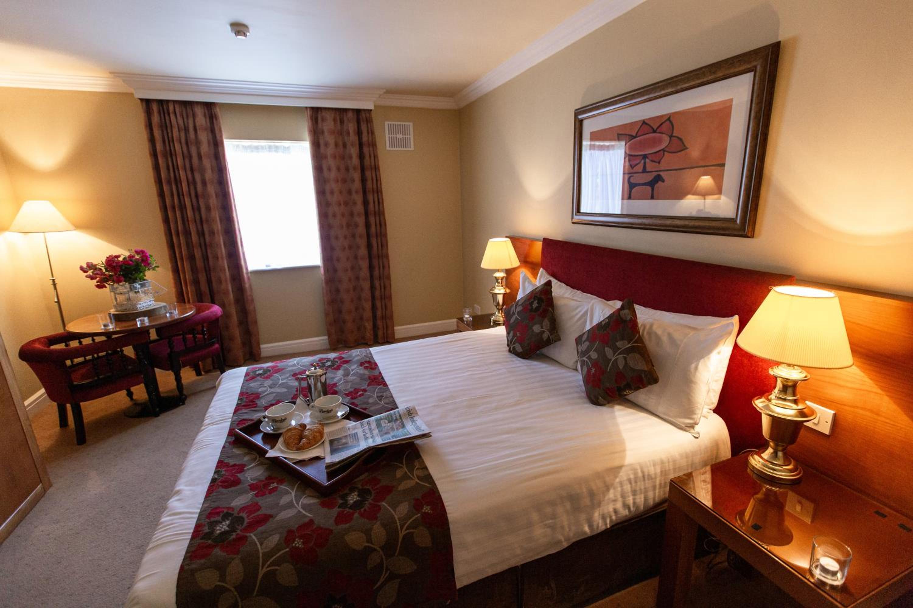HAMLET COURT HOTEL 97549 — 9