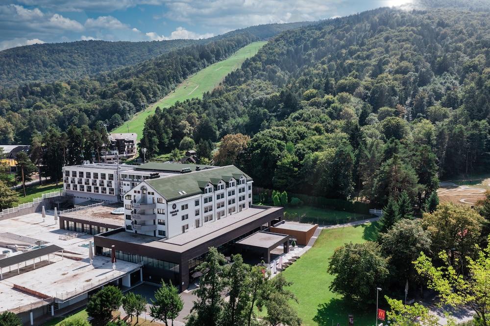 HABAKUK HOTEL 940385 — 6