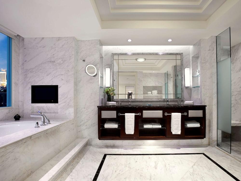 Shangri-La Hotel Jakarta — 7